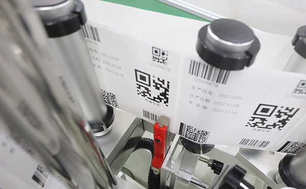 在線(xiàn)實(shí)時(shí)打印貼標(biāo)機(jī),貼標(biāo)機(jī),全自動(dòng)貼標(biāo)機(jī)生產(chǎn)廠家